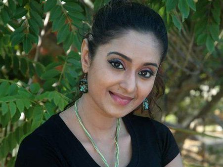 മലയാള താരങ്ങള്‍ കിടക്ക പങ്കിടാന്‍ ക്ഷണിച്ച് വേഷങ്ങള്‍ വാഗ്ദാനം ചെയ്തു..! നടിയുടെ വെളിപ്പെടുത്തല്‍ !!