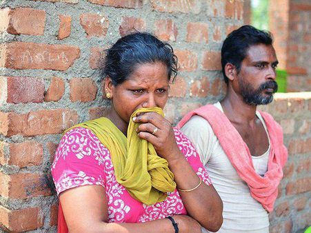 പാലക്കാട് സഹോദരിമാർ മരിച്ച സംഭവം: മൂത്തകുട്ടി പീഡനത്തിന് ഇരയായി, അമ്മയുടെ വെളിപ്പെടുത്തൽ!!