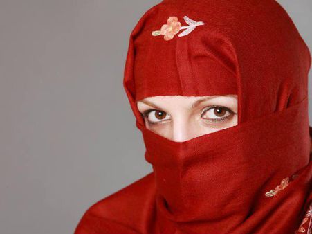 മോദിയുടെ പരിപാടിയില്‍ തട്ടം ധരിച്ചെത്തിയ മലയാളി യുവതിക്ക് വിലക്ക്.. യുവതിയോട് തട്ടമൂരാന്‍ സംഘികള്‍.!