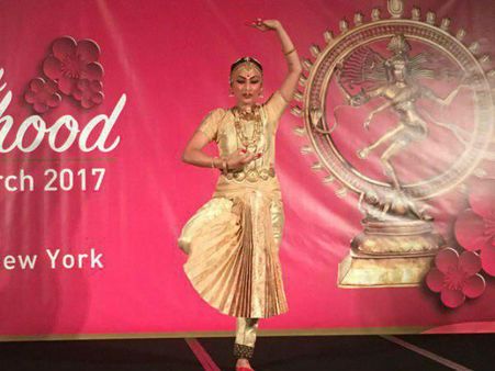 സൂപ്പർ സ്റ്റാറിന്റെ മകളായത് കൊണ്ടാണോ ഇങ്ങനെ? ഐശ്വര്യ ഭരതനാട്യം കളിച്ച് 'കുളമാക്കി' !!!