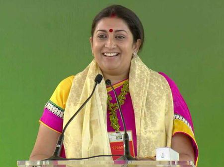 പ്രിയങ്ക ഗാന്ധി വെറും കടലാസുപുലി; പ്രിയങ്കയെ പരിഹസിച്ച് സ്മൃതി ഇറാനി