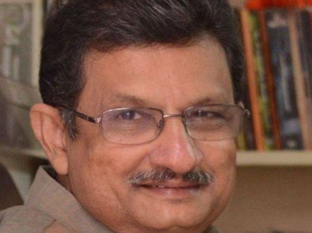 ചുംബന സമരം ആദ്യം കൗതുകം, രണ്ടാമത്തേത് കോമാളിത്തം;പക്ഷേ..! അശോകന്‍ ചെരുവില്‍ പറയുന്നത്...