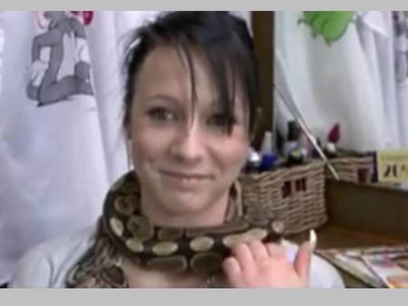 കഴുത്ത് വേദനിയ്ക്കുന്നുണ്ടോ..? മസാജ് ചെയ്യാൻ മോണ്ടി റെഡി...സ്പെഷ്യൽ പെരുമ്പാമ്പ് മസാജ്, വീഡിയോ