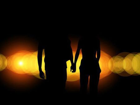 വാടക വീട്ടിൽ നിന്ന് സ്ത്രീയേയും പുരുഷനേയും നാട്ടുകാർ പിടികൂടി...രണ്ട് പേരും പോലീസുകാർ !!!