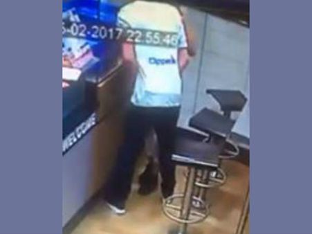 പിസ്സ കൗണ്ടറില്‍ വദനസുരതം...ബസ്സില്‍, വാനില്‍, എന്തിന് ട്രെയിനില്‍ പോലും ചെയ്തിട്ടുണ്ട്; വീഡിയോ