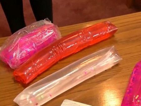 ക്ലാസ്സ് മുറിയില്‍ 12 കാരി വിറ്റത് 'സെക്‌സ് ടോയ്‌സ്'... സസ്‌പെന്‍ഡ് ചെയ്ത അധ്യാപികയ്ക്ക് പണികിട്ടി