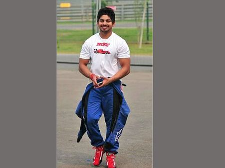 റേസിംഗ് താരം അശ്വിന്‍ സുന്ദറും ഭാര്യയും അപകടത്തില്‍ മരിച്ചു: അപകടം കാറിന് തീപിടിച്ച്!!