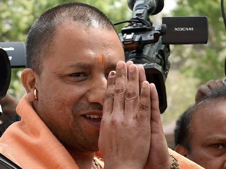 യോഗി ആദിത്യനാഥിന്റെ മോര്‍ഫ് ചെയ്ത അശ്ലീലചിത്രം ഫേസ്ബുക്കില്‍... ബാംഗ്ലൂര്‍ യുവതിക്ക് പണികിട്ടി!!