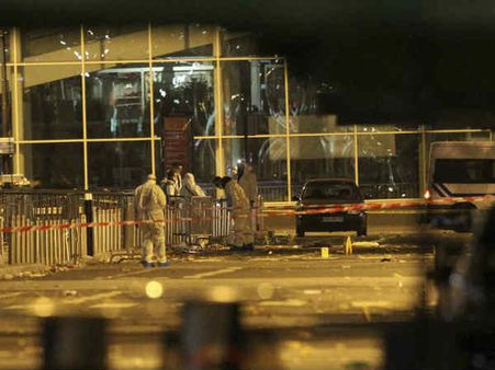 സ്വീഡനില്‍ ഭീകരാക്രമണം; ജനക്കൂട്ടത്തിനിടയിലേക്ക് ലോറി ഇടിച്ചുകയറ്റി, മൂന്നുപേര്‍ കൊല്ലപ്പെട്ടു