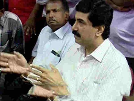 ജിഷ്ണു കേസിലെ മുഖ്യപ്രതി പി കൃഷ്ണദാസ് അറസ്റ്റില്‍;എല്ലാം നാടകമെന്ന് ജിഷ്ണുവിന്റെ അമ്മ