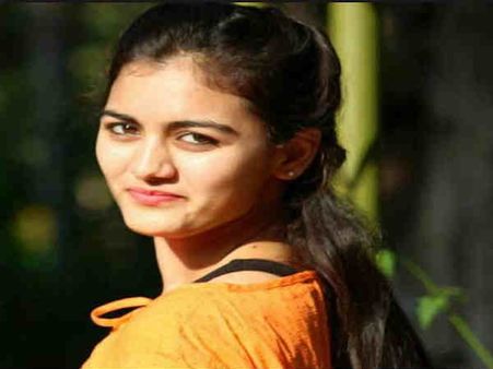 പ്രണയാഭ്യർത്ഥന നിരസിച്ചു, എംഎൽഎയുടെ മകളെ സഹപാഠി കുത്തിപരിക്കേൽപ്പിച്ചു !!!