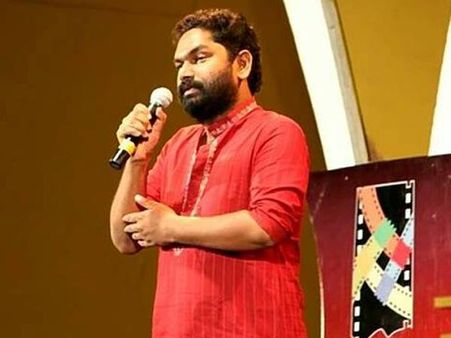 അബുദാബി; വായനക്കാരുമായി സംവദിക്കാന്‍ അനില്‍ പനച്ചൂരാന്‍ എത്തി
