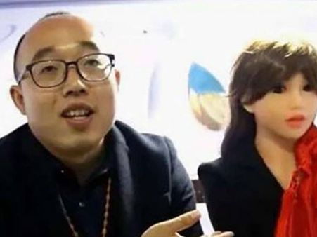 കാമുകിയെ കണ്ടെത്താന്‍ കഴിഞ്ഞില്ല; യുവാവ് സ്വയം നിര്‍മിച്ച റോബോട്ടിനെ വിവാഹം ചെയ്തു