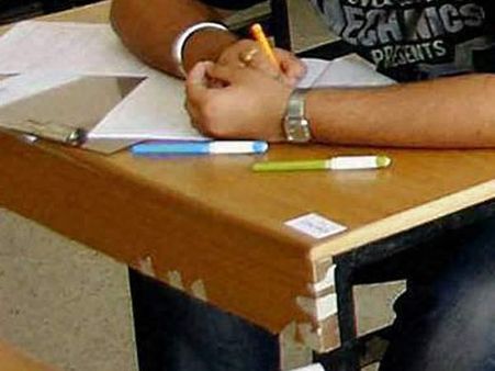 പത്താംക്ലാസ് പരീക്ഷയില്‍ കൂട്ടക്കോപ്പിയടി; തടയാനെത്തിയത് യുവതികള്‍