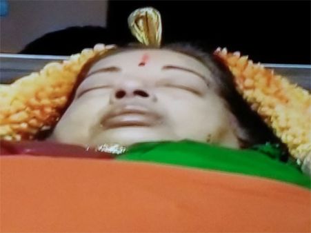 തിരഞ്ഞെടുപ്പ് പ്രചാരണത്തിന് ജയലളിതയുടെ മൃതദേഹം; ഞെട്ടലോടെ തമിഴ്‌ലോകം, വീണ്ടും പുറത്തെടുത്തോ?