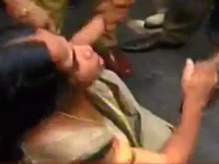 ഒടുവിൽ മുഖ്യമന്ത്രി നേരിട്ട് വിളിച്ചു... ജിഷ്ണുവിന്റെ അമ്മ സമരം നിർത്തി; സർക്കാരിന് ആശ്വാസം