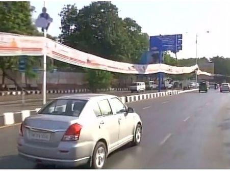 ഗുജറാത്ത് സന്ദര്‍ശനത്തിന് എത്തിയ മോദിയെ സ്വീകരിച്ചത് ഇങ്ങനെ!!