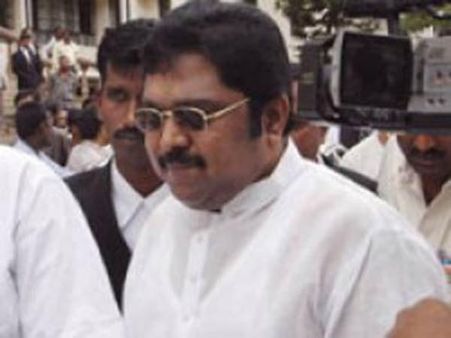 ശശികല പക്ഷം പിളര്‍പ്പിലേക്ക് !! ദിനകരനെ പുറത്താക്കാന്‍ നീക്കം!! പിന്നില്‍....