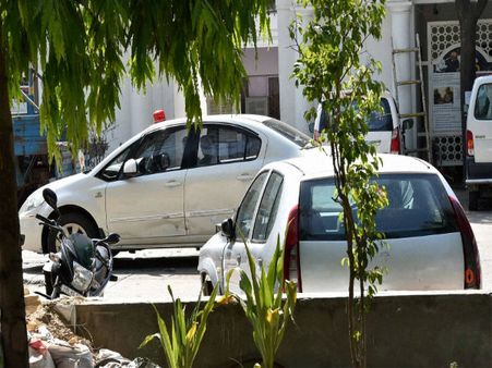 വിഐപികള്‍ ബീക്കണ്‍ മിന്നിയ്ക്കണ്ട; കേന്ദ്രത്തിന്റെ ചുവപ്പുകാര്‍ഡ്, വിലക്ക് മെയ് മുതല്‍!!