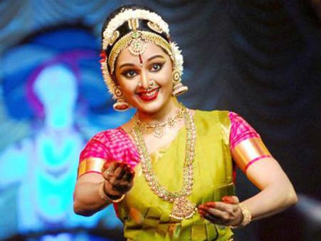 മഞ്ജു വാര്യരെ കല്യാണം കഴിപ്പിക്കാന്‍ ആര്‍ക്കാണ് നിര്‍ബന്ധം? ഇത്തവണ മുംബൈക്കാരന്‍ വ്യവസായി