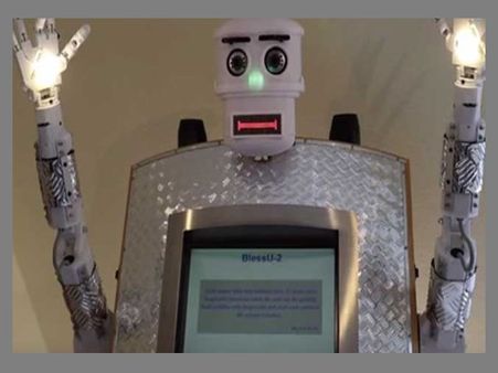 ആണ്‍,പെണ്‍ ശബ്ദങ്ങളില്‍ അനുഗ്രഹം നല്‍കും..ഇത് 'റോബോട്ട് വൈദികന്‍' !!!