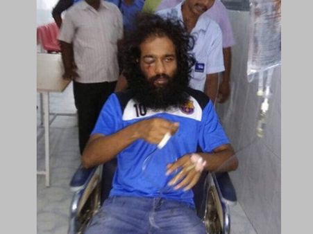 ഐഐടിയില്‍ വിദ്യാര്‍ത്ഥിയെ മര്‍ദിച്ച സംഭവം, വിദ്യാര്‍ത്ഥികള്‍ കുത്തിയിരിപ്പ് സമരം നടത്തുന്നു