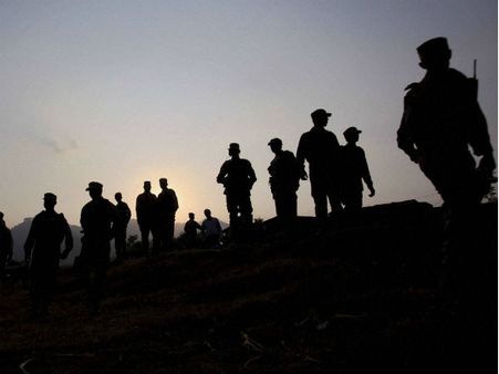 പാക് വാദം പച്ചക്കള്ളം!!ഇവനാണാ കിരാതന്‍!! സൈനികരുടെ തലയെടുത്ത് വെറി തീര്‍ത്ത പിശാച്!!