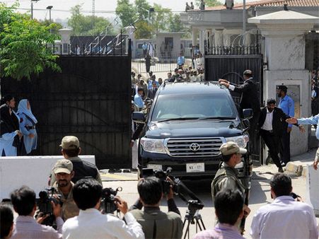 ഇന്ത്യൻ നയതന്ത്ര ഉദ്യോഗസ്ഥന്‍റെ ഫോൺ പിടിച്ചുവാങ്ങി പാക് ഹൈക്കമ്മീഷന്റെ അതിക്രമം, പിന്നിൽ ഇതാണ്!