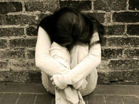 12 കാരിയുടെ വസ്ത്രധാരണം കണ്‍ട്രോള്‍ തെറ്റിക്കുന്നുവെന്ന്!!! പറഞ്ഞത്....അവസരം നിഷേധിച്ചു!!