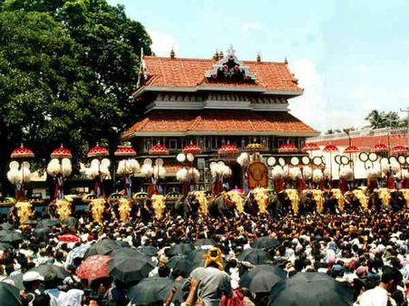പൂരത്തിന് ഒരുങ്ങി തൃശൂർ... വെടിക്കെട്ടും, കുടമാറ്റവും, ഇലഞ്ഞിത്തറ മേളവും, കണ്ണും കാതും നിറയും