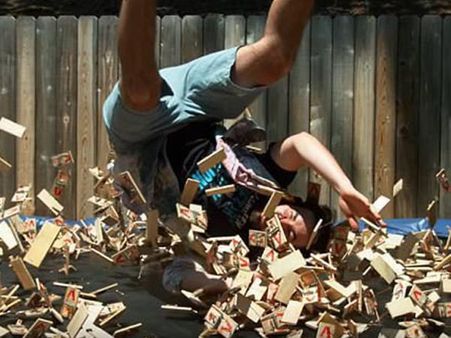 എലിക്കെണിയില്‍ വീണ യുവാവ്!!! പിന്നെ ഉണ്ടായത് ബഹുരസം.....