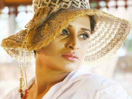 അന്നു ടോളില്‍ വച്ച് അവര്‍...വിവാദ വീഡിയോയെക്കുറിച്ച് സുരഭിയുടെ വെളിപ്പെടുത്തല്‍!!