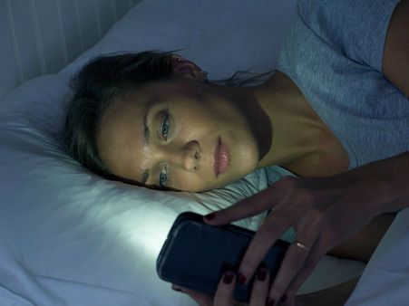 നിങ്ങൾ ഫോൺ ഭ്രാന്തന്മാരാണോ, എങ്കില്‍ മക്കളെ സൂക്ഷിക്കൂ, അപൂർവ്വ വെളിപ്പെടുത്തലുമായി ഗവേഷകർ