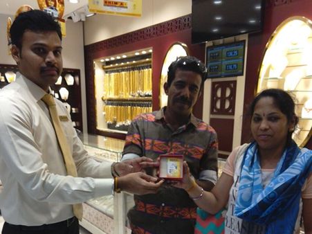 പുഞ്ചിരിക്കുന്ന പ്രവാസികള്‍ക്ക് സ്വര്‍ണ്ണ സമ്മാനവുമായി ഭീമ