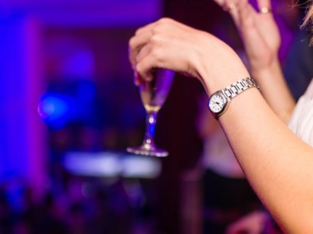 രണ്ടുസ്ത്രീകള്‍ രാത്രിയില്‍ മദ്യം വാങ്ങാന്‍ പുറത്തിറങ്ങി; ഞെട്ടിക്കുന്ന അനുഭവം