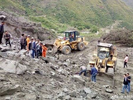 ചൈനയില്‍ കൂറ്റന്‍ മല നിലം പൊത്തി? നൂറിലധികം പേര്‍ മണ്ണിനടിയില്‍, വന്‍ ദുരന്തം!!