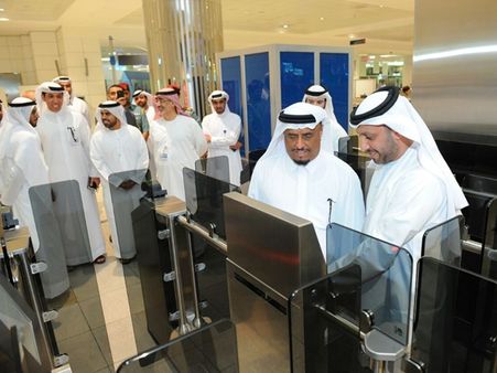 ദുബായില്‍ എമിഗ്രേഷന്‍ നടപടികള്‍ക്ക് ഇനി സ്മാര്‍ട്ട് ഫോണ്‍ മതി