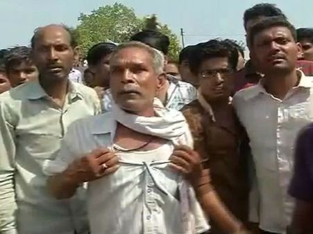 കളക്ടറേറ്റിൽ കർഷകന്റെ ആത്മഹത്യാ ശ്രമം!!! കാർഷിക കടമല്ല കർഷകരുടെ ആത്മഹത്യക്കു പിന്നിലെന്നു മന്ത്രി!