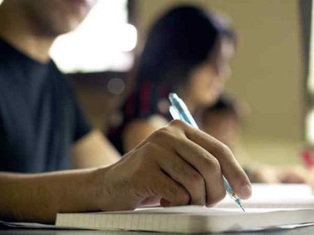 സിവില്‍ സര്‍വീസ് റാങ്കുകാരന്റെ വൈദ്യപരിശോധനാരേഖ വ്യാജം!!! ഹൈദരാബാദ് ഹൈക്കോടതി നോട്ടീസയച്ചു!!!