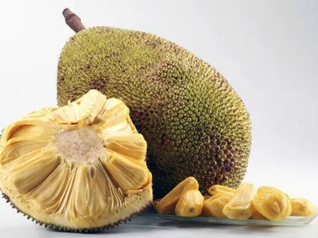 സർക്കാരിന്റെ ചക്കയ്ക്ക് ജീവനക്കാരുടെ തമ്മിലടി! സ്ത്രീകളുടെ അസഭ്യവർഷവും,ചക്ക ആർക്കുമില്ലെന്ന് പോലീസ്