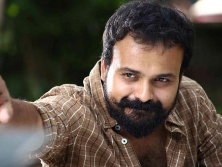 മാപ്പ് ചോദിക്കുന്നു...!! മാപ്പർഹിക്കാത്ത ആ തെറ്റിന്...!! മാപ്പ് ചോദിച്ച് ചാക്കോച്ചൻ!