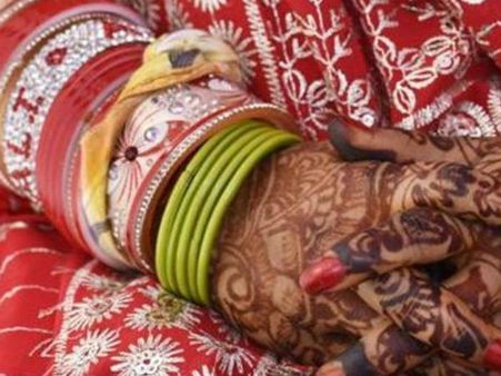 പെണ്ണുകാണാന്‍ വന്നവരുടെ ചോദ്യം ചെയ്യല്‍ മണിക്കൂറുകൾ നീണ്ടു: അവശയായ പെണ്‍കുട്ടി ആശുപത്രിയില്‍