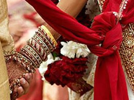 വരനെത്തിയത് പാന്‍ മസാല ചവച്ച്!! നവവധു മണ്ഡപത്തിൽ നിന്ന് ഇറങ്ങിപ്പോയി