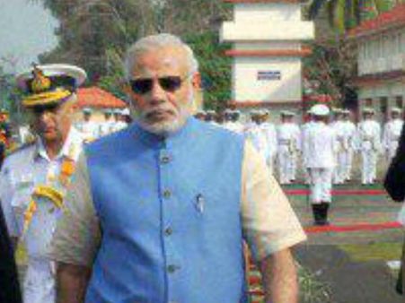 കൊച്ചി മെട്രോയെ നെഞ്ചിലേറ്റി മോദി, വന്നത് മെട്രോയുടെ ഇളംനീല നിറത്തിലുള്ള പ്രത്യേക കുർത്തയണിഞ്ഞ്....