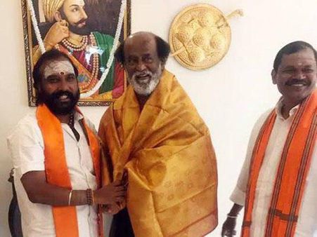 രജനീകാന്ത് സംഘപരിവാര്‍ നേതാക്കള്‍ക്കൊപ്പം...!! പുതിയ പാര്‍ട്ടിക്ക് കൂറ് കാവിയോടോ ??