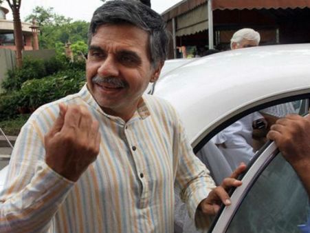 കരസേനമേധാവി തെരുവ് ഗുണ്ടയെപ്പോലെ സംസാരിക്കരുത്!!! വിവാദ പ്രസ്താവന പിൻവലിച്ച് കോൺഗ്രസ് നേതാവ് !!!