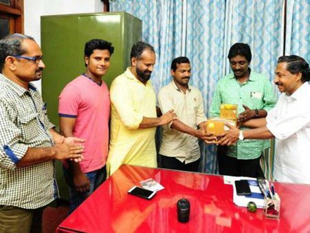 തകർത്ത 'ഹൃദയത്തിന്' പകരം പുതിയത്!! സനേഷിനോട് വാക്ക് പാലിച്ച് സിപിഎം!! ഇത് രാഷ്ട്രീയ മര്യാദ!!