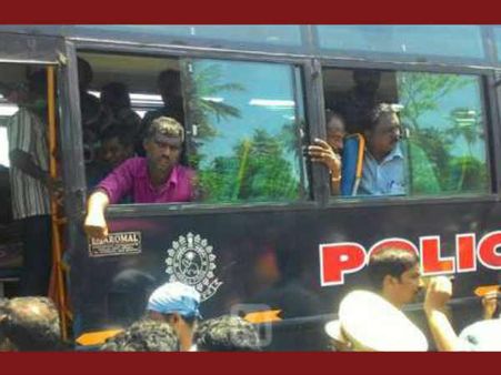 പുതുവൈപ്പിനിലെ സമരം: ജയിലില്‍ പോകാം..ജാമ്യം വേണ്ടെന്ന് സമരക്കാര്‍..!! കോടതിയിൽ നാടകീയ രംഗങ്ങൾ...!!