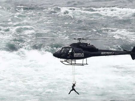നയാഗ്രയ്ക്ക് മുകളിലൊരു ട്രപ്പീസ് കളി !!! കാണികളെ ഞെട്ടിച്ച് ഇലന്‍ഡിറയുടെ സാഹസിക പ്രകടനം !!