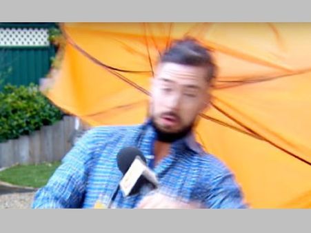 മലയാളി മാധ്യമപ്രവർത്തകനെ തിര ചതിച്ചപ്പോൾ ഐറിഷ് റിപ്പോർട്ടറെ കാറ്റ് ചതിച്ചു!! സംഭവിച്ചത്!! വീഡിയോ...